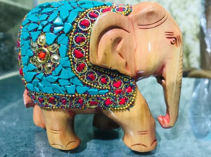 Handicraft Product 1 — hand-painted blue pottery vase and decorative plates